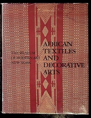 Bild des Verkufers fr African Textiles and Decorative Arts zum Verkauf von The Kelmscott Bookshop, ABAA