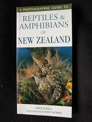 Image du vendeur pour A Photographic Guide to Reptiles & Amphibians of New Zealand mis en vente par Archway Books