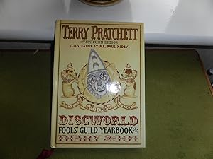 Immagine del venditore per Discworld Fools' Guild Yearbook And Diary 2001 MINT RARE TRIPLE SIGNED FIRST PRINTING venduto da Welcombe Books