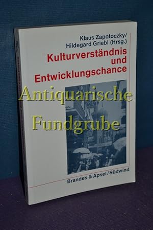 Bild des Verkufers fr Kulturverstndnis und Entwicklungschance : [das Buch enthlt die Referate zur Vierten Entwicklungspolitischen Woche 1994 und zum Gastreferentenservice-Entwicklungspolitik an der Johannes-Kepler-Universitt Linz]. [Interdisziplinres Forschungsinstitut fr Entwicklungszusammenarbeit (IEZ) der Universitt Linz]. Klaus Zapotoczky , Hildegard Griebl (Hrsg.). Mit Beitr. von Bernhard Emunds ., Wissen & Praxis , 53 zum Verkauf von Antiquarische Fundgrube e.U.