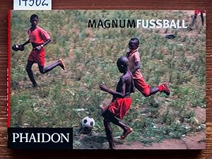 Magnum Fussball. Einleitung von Simon Kuper. Übers. aus d. Engl. von Hans H. Harbort.