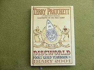 Immagine del venditore per Discworld Fools' Guild Yearbook And Diary 2001: VERY FINE SIGNED FIRST PRINTING venduto da Welcombe Books