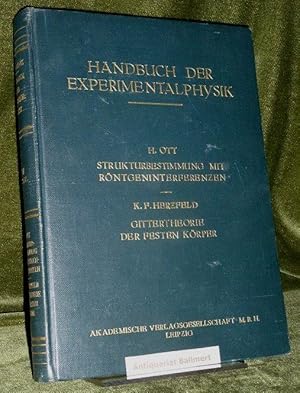 Imagen del vendedor de Strukturbestimmung mit Rntgeninterferenzen. / Gittertheorie der festen Krper. 2 Teile in einem Buch. (Handbuch der Experimentalphysik ; Band 7, Teil 2.). a la venta por Antiquariat Ballmert