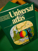 Imagen del vendedor de Diercke-Universalatlas<. [mit Karten- und Textbeitrgen von Fritz Ren Alleman, Xenia von Bahder, Wolfgang Breu, Heidi Conrad, etc.] a la venta por Galerie  Antiquariat Schlegl