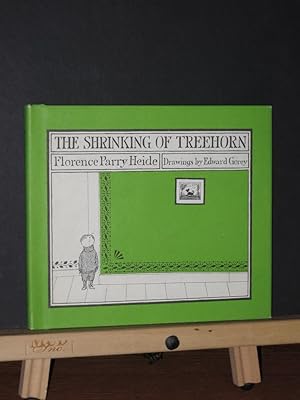 Image du vendeur pour Shrinking of Treehorn mis en vente par Tree Frog Fine Books and Graphic Arts