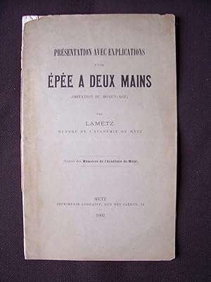 Présentation avec explications d'une épée à deux mains (imitation du moyen-âge)