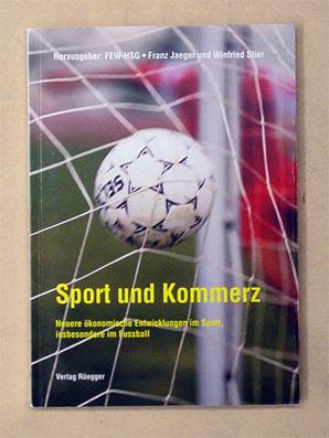 Seller image for Sport und Kommerz. Neuere konomische Entwicklungen im Sport, insbesondere im Fussball. for sale by antiquariat peter petrej - Bibliopolium AG