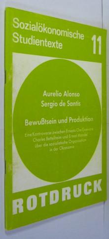 Bild des Verkufers fr Bewusstsein und Produktion. Eine Kontroverse zwischen Ernesto Che Guevara, Charles Bettelheim und Ernest Mandel ber die sozialistische Organisation in der konomie. zum Verkauf von Rotes Antiquariat