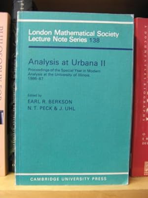 Bild des Verkufers fr Analysis at Urbana, Volume II: Analysis in Abstract Spaces (London Mathematical Society Lecture Note Series) zum Verkauf von PsychoBabel & Skoob Books