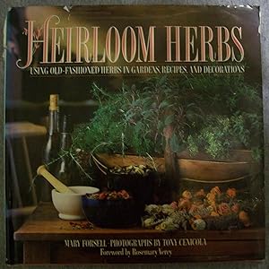 Immagine del venditore per Heirloom Herbs: Using Old- Fashioned Herbs in Gardens, Recipes, and Decorations venduto da Book Nook