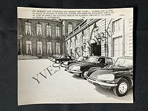 PHOTOGRAPHIE-ALIGNEMENT DE CITROEN DS DANS LA COUR DE L'ELYSEE-1971