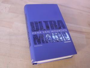 Seller image for Ultramarin. Roman. Aus dem Niederlndischen von Andreas Ecke. Deutsche Erstausgabe. for sale by Versandantiquariat Abendstunde