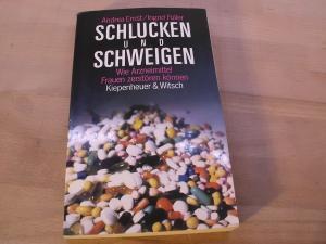 Bild des Verkufers fr Schlucken und Schweigen. Wie Arzneimittel Frauen zerstren knnen. zum Verkauf von Versandantiquariat Abendstunde