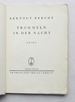 Bild des Verkufers fr Trommeln in der Nacht. Drama. Zweite Auflage. zum Verkauf von Buch- und Kunst-Antiquariat Flotow GmbH