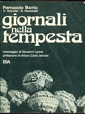 Bild des Verkufers fr Giornali nella tempesta zum Verkauf von Librodifaccia