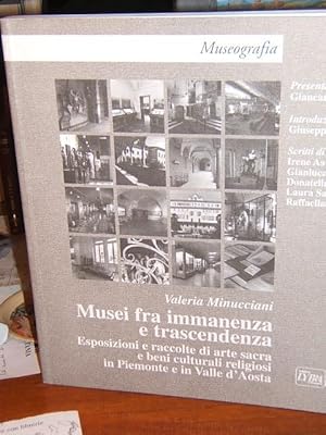 Image du vendeur pour MUSEI FRA IMMANENZA E TRASCENDENZA., ESPOSIZIONI E RACCOLTE DI ARTE SACRA E BENI CULTURALI RELIGIOSI IN PIEMONTE E VAL D'AOSTA. mis en vente par Libreria antiquaria Pagine Scolpite