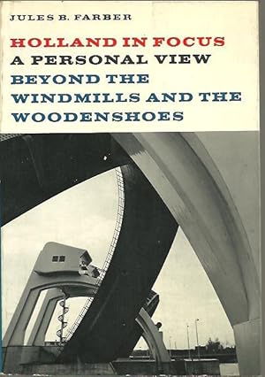 Image du vendeur pour HOLLAND IN FOCUS. A PERSONAL VIEW BEYOND THE WINDMILLS AND THE WOODENSHOES. mis en vente par Librera Javier Fernndez