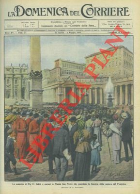 Fedeli e curiosi in Piazza San Pietro guardano la finestra della camera del Pontefice Pio X malato.