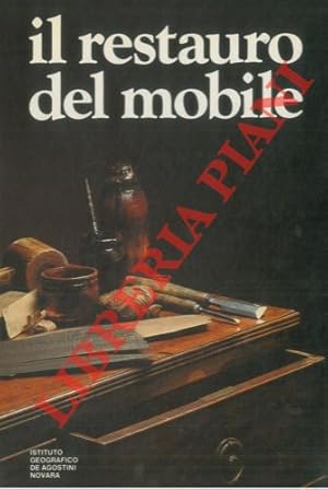 Il restauro del mobile.