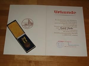 Bild des Verkufers fr Medaille fr Verdienste in der Kohleindustrie der Deutschen Demokratischen Republik 1977, zum Verkauf von Versandantiquariat Hbald