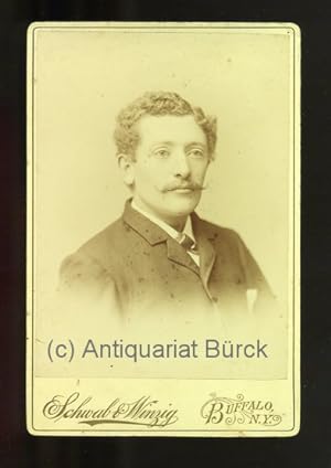 Porträt eines jungen Mannes mit gezwirbeltem Schnurrbart. Original-Photographie. Vintage. Albumin...