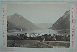 Bild des Verkufers fr Tirol. Frstenhaus am Achensee. Originalfotografie, Albumin auf Karton. In beibelichtetem Streifen betitelt. Am Untersatzkarton typografische Bezeichnung: Photographie von Max Harth, Hall in Tirol um 1885, Kabinettformat, 9,5 x 13,5 cm zum Verkauf von Antiquariat Johannes Mller