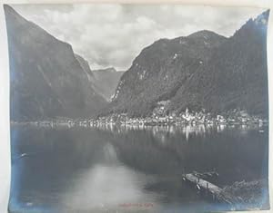 Bild des Verkufers fr Hallstatt v. Grub. Original-Fotografie mit typogr. Titel, Gelatine Entwicklerpapier, ("Wrthle & Sohn, Salzburg"?) um 1905, 21 x 26 cm zum Verkauf von Antiquariat Johannes Mller