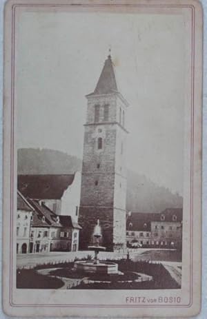 Bild des Verkufers fr Kirchthurm in Judenburg. Originalfotografie (Albumin auf Atelierkarton, verso handschriftlich bezeichnet u. Fotografenangabe "Fritz von Bosio". Judenburg um 1875, CDV 9 x 5,5 cm zum Verkauf von Antiquariat Johannes Mller