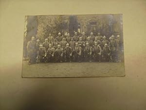 Bild des Verkufers fr Soldatengruppe, wohl in Offenburger Kaserne. zum Verkauf von Ottmar Mller