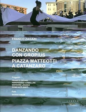 Seller image for Danzando con Gropius. Piazza Matteotti a Catanzaro for sale by Libro Co. Italia Srl