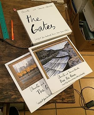 Bild des Verkufers fr The Gates (Project for Central Park, New York City) & Over the River (Project for Arkansas River, State of Colorado) - 2vols.in Case zum Verkauf von Xochi's Bookstore & Gallery