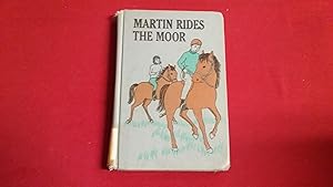 Imagen del vendedor de MARTIN RIDES THE MOOR a la venta por Betty Mittendorf /Tiffany Power BKSLINEN