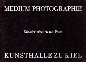Imagen del vendedor de Knstler arbeiten mit Fotos. Medium Photographie Heft 8. a la venta por Antiquariat Querido - Frank Hermann
