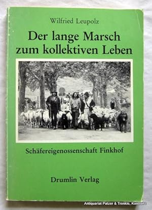 Seller image for Der lange Marsch zum kollektiven Leben. Schfergenossenschaft Finkhof. Weingarten, Drumlin Vlg., 1983. Mit zahlreichen fotografischen Abbildungen. 163 S. Or.-Kart.; Kanten etw. beschabt. (Entwrfe, 2). (ISBN 3924027013). for sale by Jrgen Patzer