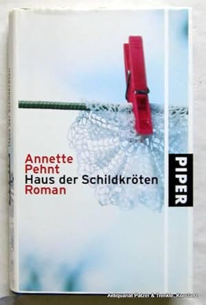 Imagen del vendedor de Haus der Schildkrten. Roman. Mnchen, Piper, 2006. 183 S., 4 Bl. Or.-Pp. mit Schutzumschlag. (ISBN 9783492048382). a la venta por Jrgen Patzer