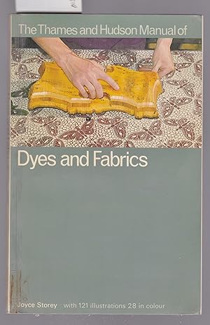 Imagen del vendedor de The Thames and Hudson Manual of Dyes and Fabrics a la venta por Laura Books