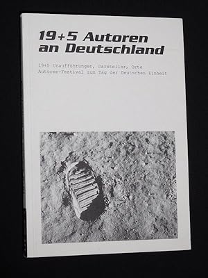 Imagen del vendedor de 19 + 5 Autoren an Deutschland. 19 + 5 Urauffhrungen, Darsteller, Orte. Autoren-Festival zum Tag der Deutschen Einheit 2002. 24 Textgeschenke zum Beginn der neuen Intendanz am LTT (= LTT-Buch 1). Mit 24 Kurzdramen a la venta por Fast alles Theater! Antiquariat fr die darstellenden Knste