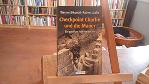 Imagen del vendedor de Checkpoint Charlie und die Mauer - Ein geteiltes Volk wehrt sich. a la venta por Antiquariat Floeder