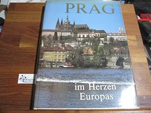 Imagen del vendedor de Prag im Herzen Europas. Text von B. Mrz. Fotogr. von P. techa u. P. Vcha. [Ins Dt. bertr. von Jaroslav Konšal. Bearb. d. dt. Textes von O. Werdau] a la venta por Antiquariat im Kaiserviertel | Wimbauer Buchversand