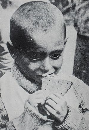 Bild des Verkufers fr Maladie de Famine: Recherches Cliniques sur la Famine Excute dans le Ghetto de Varsovie en 1942 zum Verkauf von ERIC CHAIM KLINE, BOOKSELLER (ABAA ILAB)
