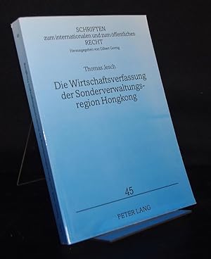 Seller image for Die Wirtschaftsverfassung der Sonderverwaltungsregion Hongkong. Eine Darstellung vor dem Hintergrund der Wiedereingliederung in die Souvernitt der Volksrepublik China. Inaugural-Dissertation von Thomas Jesch. (= Schriften zum internationalen und zum ffentlichen Recht, Band 45). for sale by Antiquariat Kretzer