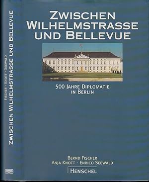 Imagen del vendedor de Zwischen Wilhelmstrae und Bellevue. 500 Jahre Diplomatie in Berlin. a la venta por Antiquariat Carl Wegner