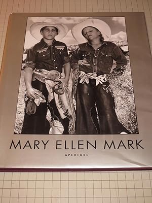 Imagen del vendedor de Mary Ellen Mark: An American Odyssey 1963-1999 (Aperture Monograph) a la venta por rareviewbooks