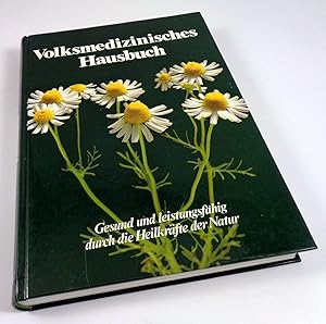 Bild des Verkufers fr Volksmedizinisches Hausbuch. Gesund und leistungsfhig durch die Heilkrfte der Natur. zum Verkauf von Antiquariat Dietmar Brezina