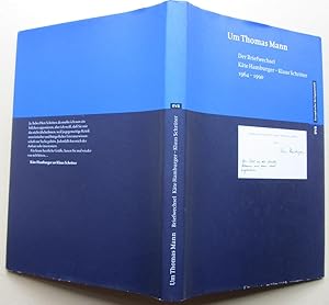 Seller image for Um Thomas Mann. Der Briefwechsel Kte Hamburger - Klaus Schrter 1964-1990. for sale by Antiquariat Roland Ggler