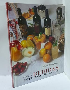 Bild des Verkufers fr GUIA DE BEBIDAS INTERNACIONALES. Manual basico para profesionales de hosteleria, dependiente de bar, barman, camarero, sommelier, maitre de hotel. zum Verkauf von LIBRERIA  SANZ