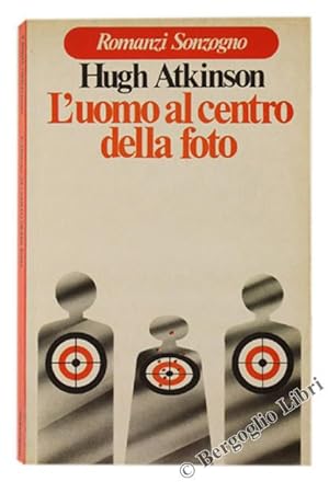 L'UOMO AL CENTRO DELLA FOTO. Romanzo.: