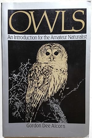 Bild des Verkufers fr Owls: An Introduction for the Amateur Naturalist (PHalarope books) zum Verkauf von Shoestring Collectibooks