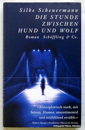 Imagen del vendedor de Die Stunde zwischen Hund und Wolf. Roman. Frankfurt, Schffling, 2007. 171 S., 2 Bl. Or.-Pp. mit Schutzumschlag. (ISBN 9783895613715). a la venta por Jrgen Patzer