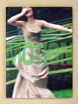 Imagen del vendedor de Fashion in motion. a la venta por antiquariat peter petrej - Bibliopolium AG